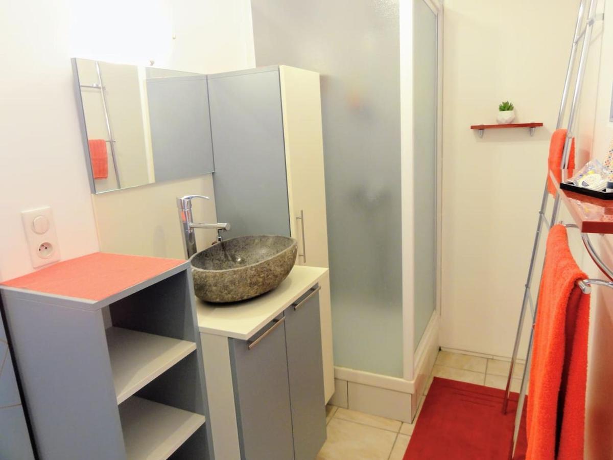 Au Petit Marcadal **Sanctuaires, Hopital, Gare** Lourdes Exterior photo
